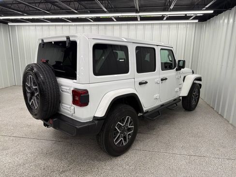 Used 2024 Jeep Wrangler Unlimited Sahara w/ Technology Group AWD/4WD image 6