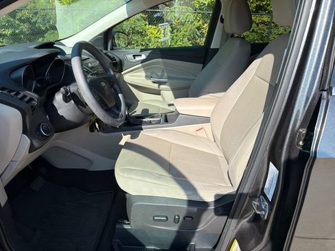 Used 2017 Ford Escape SE FWD image 11