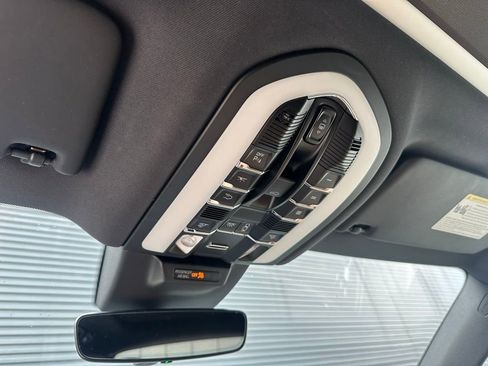 Certified 2023 Porsche Macan AWD/4WD image 34