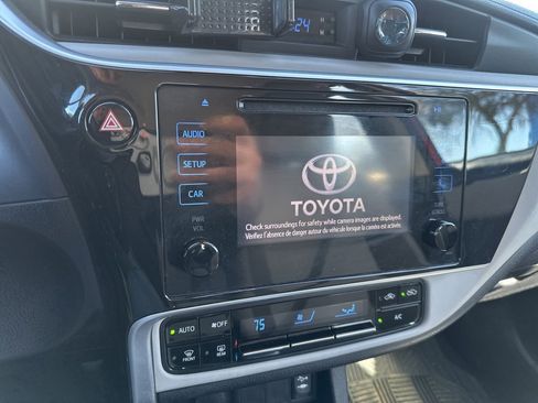 Used 2018 Toyota Corolla LE image 11