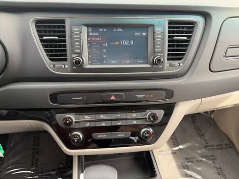 Used 2021 Kia Sedona LX FWD image 23
