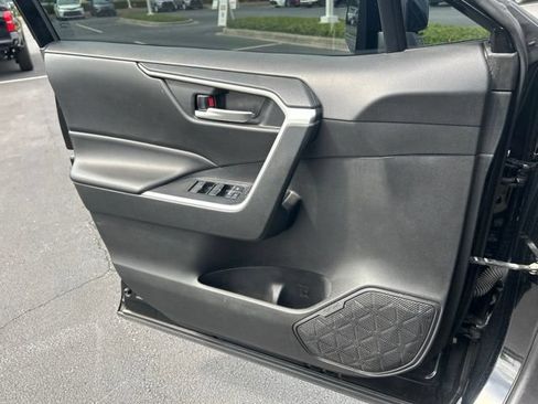 Used 2022 Toyota RAV4 XLE FWD image 27
