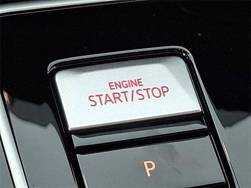 New 2025 Volkswagen Golf SE image 19