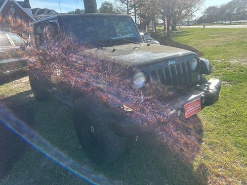 Used 2014 Jeep Wrangler Unlimited Sahara w/ Connectivity Group image 23