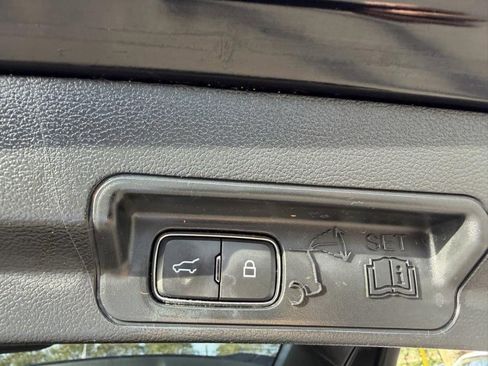 Used 2022 Ford Explorer XLT w/ Equipment Group 202A image 22