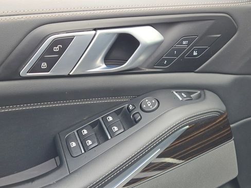 Used 2025 BMW X5 xDrive50e image 18