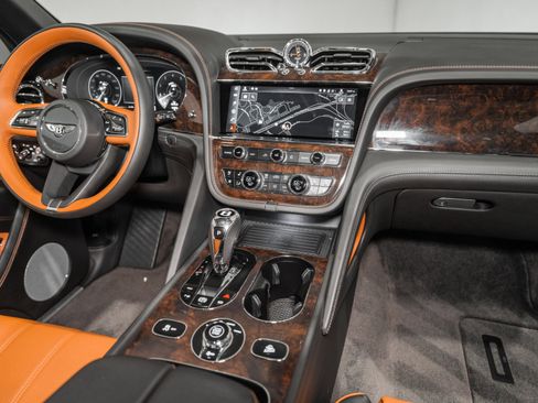 Used 2022 Bentley Bentayga AWD/4WD image 33