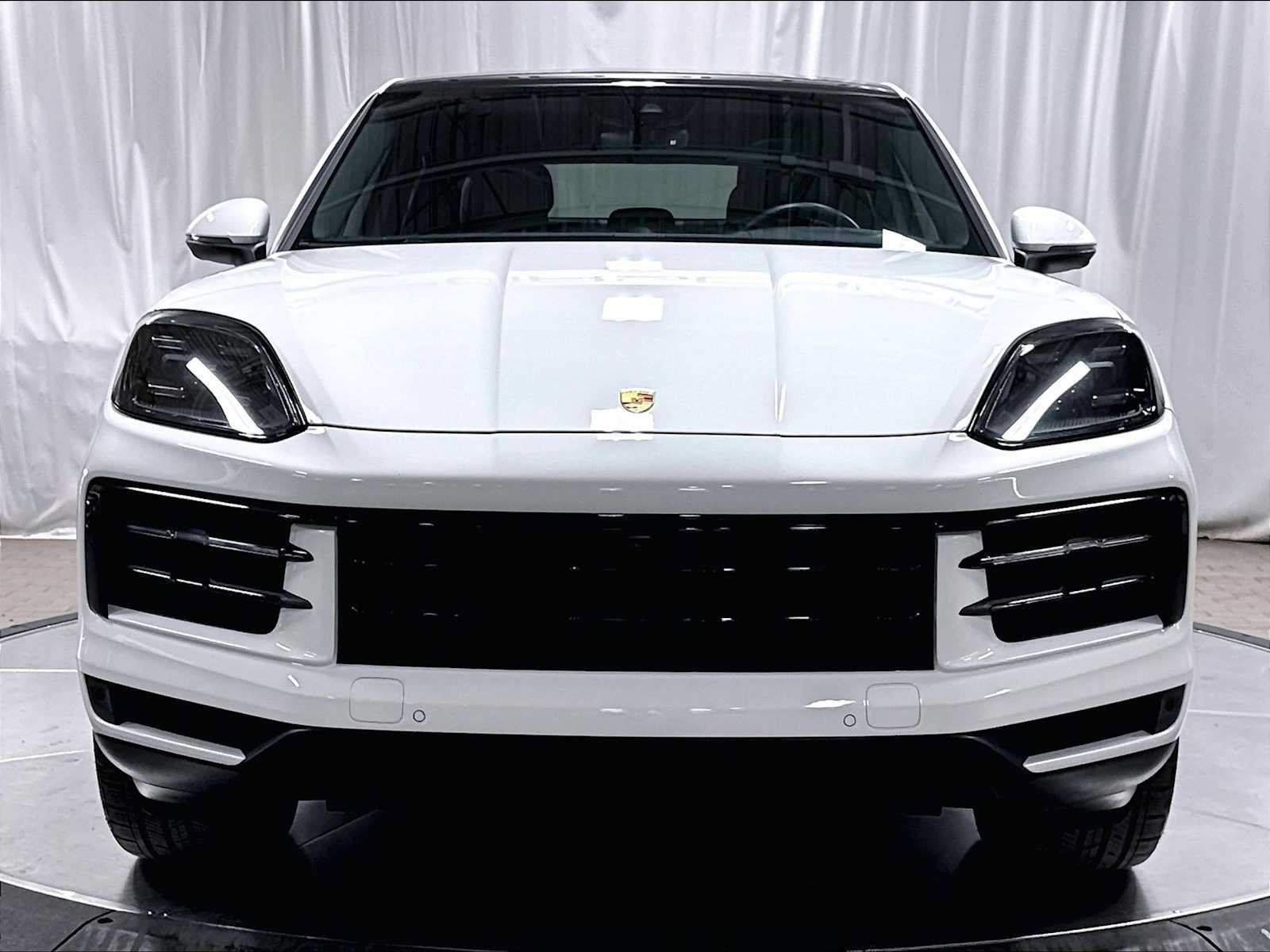 Used 2025 Porsche Cayenne Coupe AWD/4WD image 12