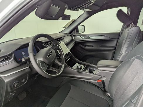 New 2025 Jeep Grand Cherokee Laredo w/ MOPAR Finishing Package image 9