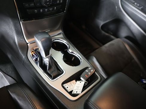 Used 2022 Jeep Grand Cherokee Laredo X image 21