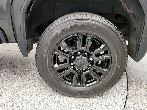 Used 2022 GMC Sierra 2500 Denali w/ Denali Black Diamond Edition AWD/4WD image 9