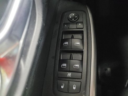 Used 2019 Jeep Cherokee Latitude w/ Cold Weather Group image 27