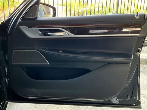 Used 2021 BMW 750i xDrive 750i xDrive w/ Luxury Rear Seating Package image 22