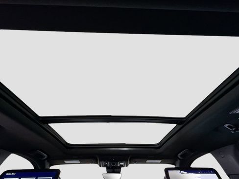 Used 2024 GMC Yukon Denali w/ Advanced Technology Package image 22