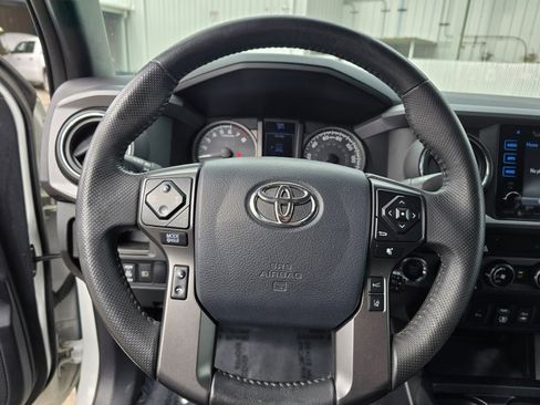 Used 2018 Toyota Tacoma TRD Off-Road image 19