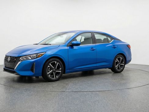 Used 2025 Nissan Sentra SV image 3