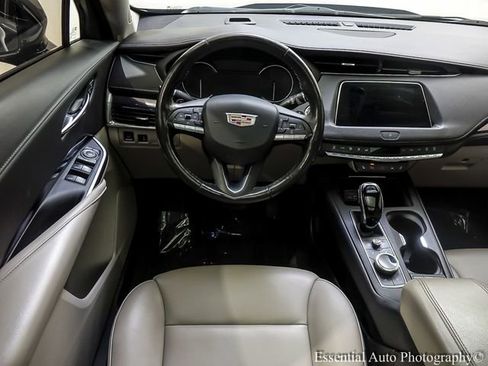Certified 2023 Cadillac XT4 Luxury w/ Cold Weather Package AWD/4WD image 13