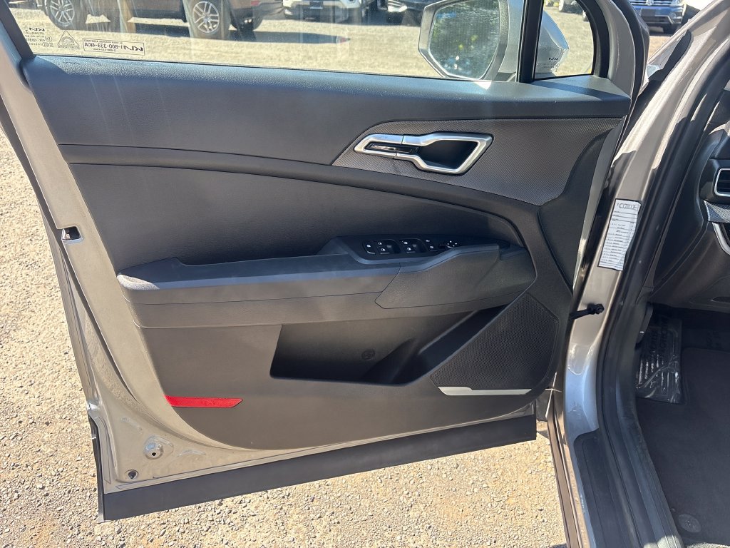 Used 2023 Kia Sportage LX AWD/4WD image 11