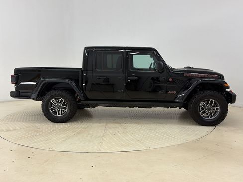 Used 2025 Jeep Gladiator Mojave AWD/4WD image 8