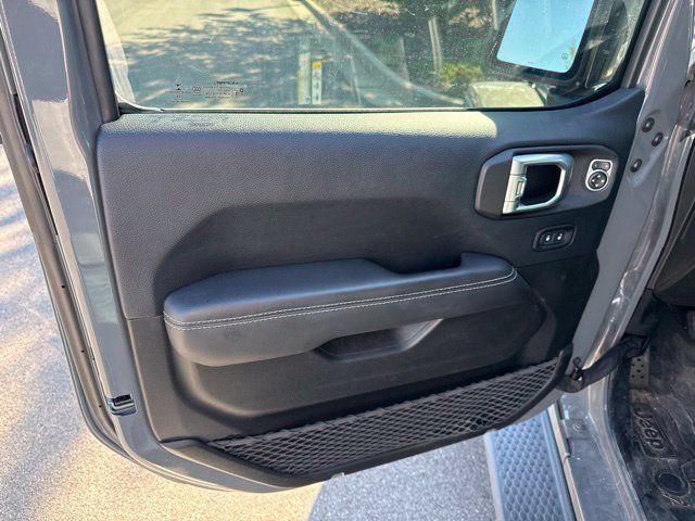 Used 2019 Jeep Wrangler Unlimited Sahara w/ Uconnect 4C Nav & Sound Group AWD/4WD image 8
