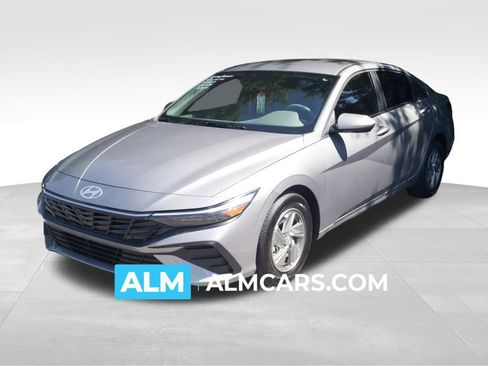 Used 2025 Hyundai Elantra SE FWD image 1