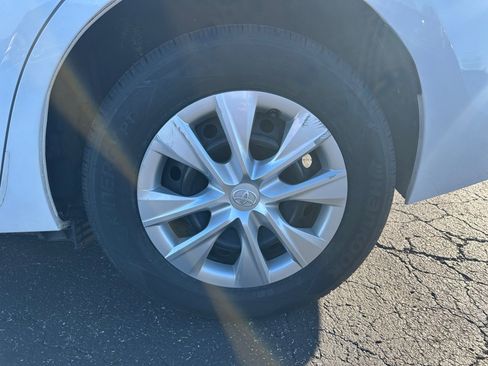 Used 2015 Toyota Corolla L image 25