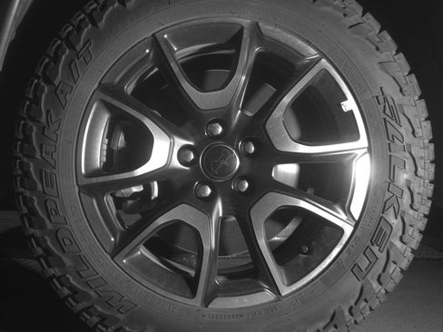 Used 2025 Jeep Compass Trailhawk image 12