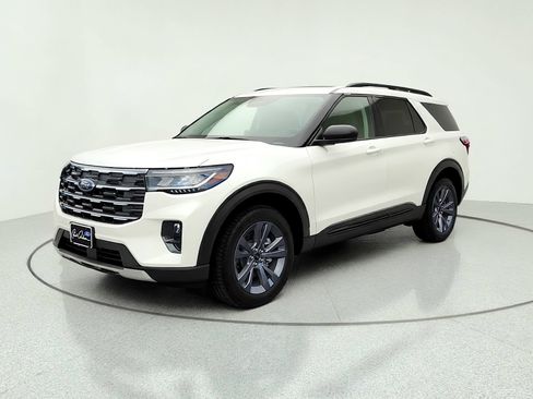 New 2026 Ford Explorer Active w/ Active Comfort Package AWD/4WD image 2