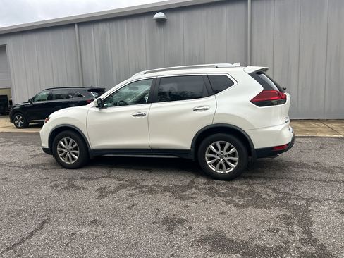 Used 2018 Nissan Rogue SV image 6