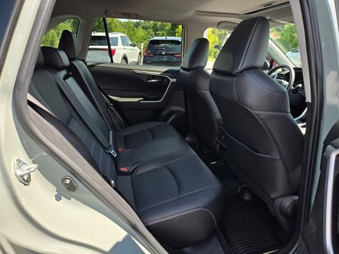 Used 2022 Toyota RAV4 XLE Premium AWD/4WD image 21
