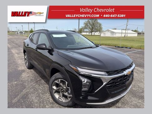 New 2026 Chevrolet Trax LT FWD image 1