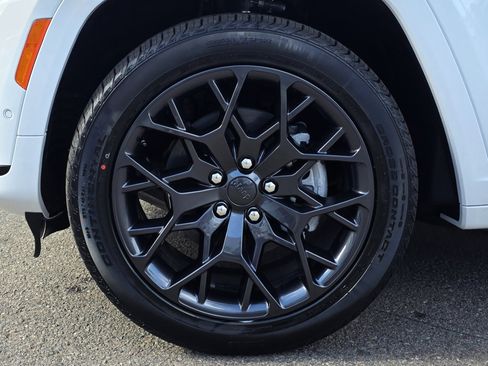 New 2025 Jeep Grand Cherokee L Summit image 9