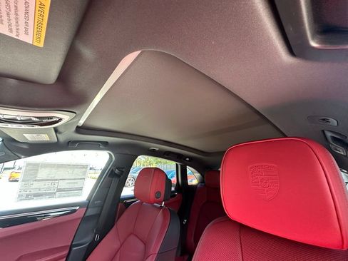 Used 2026 Porsche Macan AWD/4WD image 25