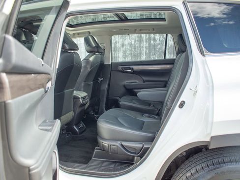 Used 2022 Toyota Highlander Platinum image 33