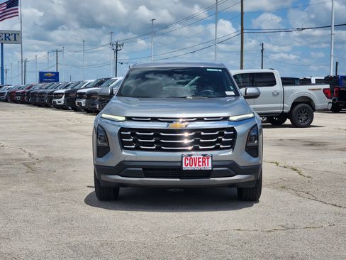 Used 2026 Chevrolet Equinox LT FWD image 2