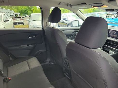 Used 2025 Nissan Rogue SV image 30