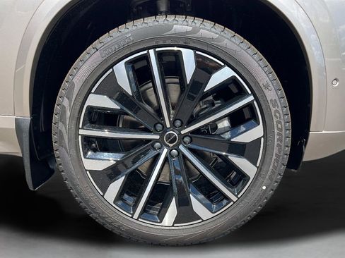 New 2026 Volvo XC90 B6 Plus w/ Protection Package Premier AWD/4WD image 25
