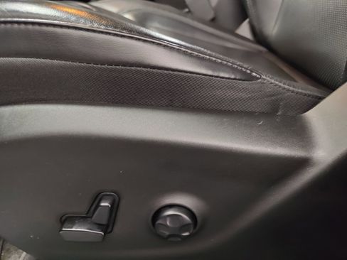 Used 2019 Jeep Cherokee Limited image 13