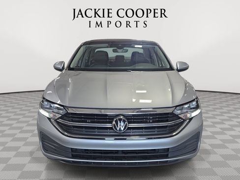 Used 2023 Volkswagen Jetta SE w/ Panoramic Sunroof Package FWD image 2