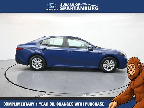 Used 2025 Toyota Camry LE FWD image 9