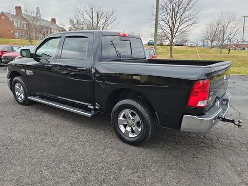Used 2020 RAM 1500 Classic SLT w/ Luxury Group image 3