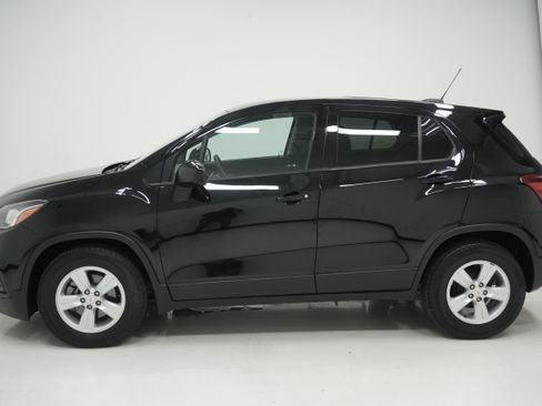 Used 2020 Chevrolet Trax LS w/ Tint and Cruise Package FWD image 7