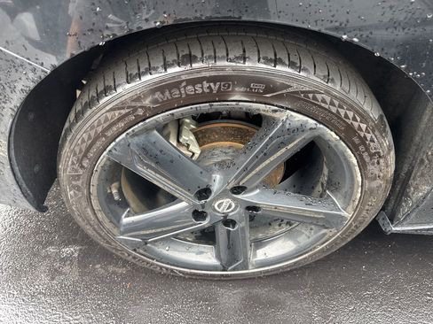 Certified 2022 Nissan Sentra SR w/ Midnight Edition image 9