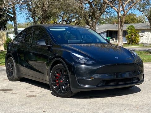Used 2024 Tesla Model Y Long Range image 4
