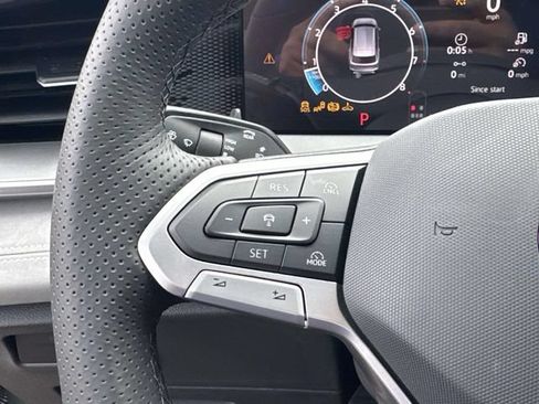 New 2026 Volkswagen Tiguan SE R-Line FWD image 18