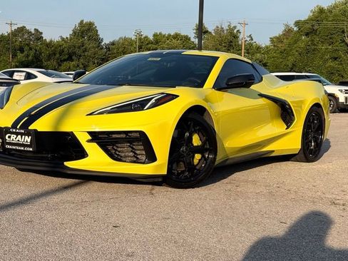 Used 2021 Chevrolet Corvette Stingray Premium Conv w/ Z51 Performance Package RWD image 3