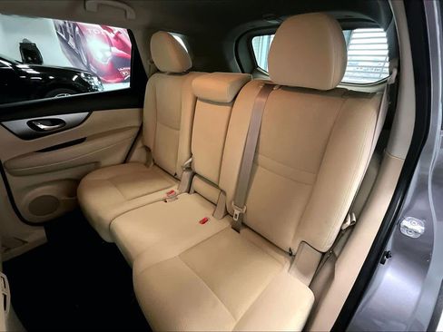 Used 2016 Nissan Rogue SV w/ SV Premium Package image 27