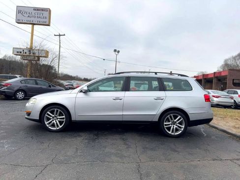 Used 2008 Volkswagen Passat Lux image 9