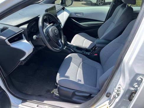 Used 2024 Toyota Corolla SE w/ Convenience Package FWD image 2