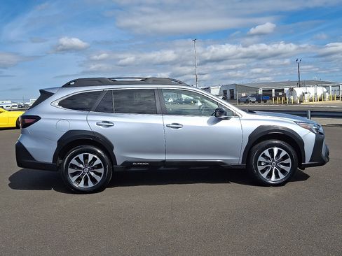 Used 2023 Subaru Outback Limited image 7